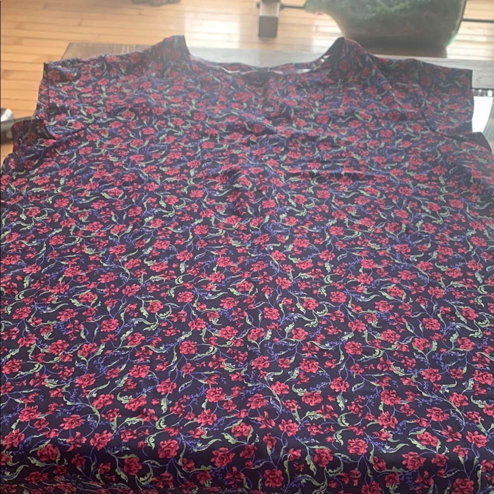 Reitmans R ESSENTIALS  FLORAL TOP size L